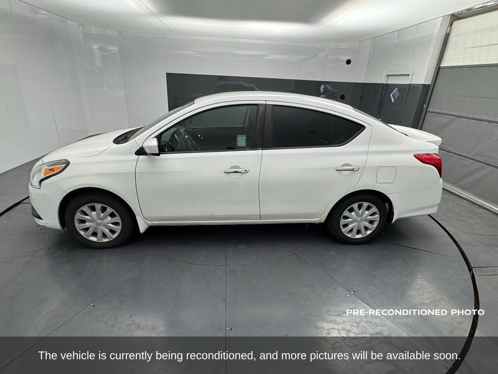 2016 Nissan Versa 1.6 SV photo 2