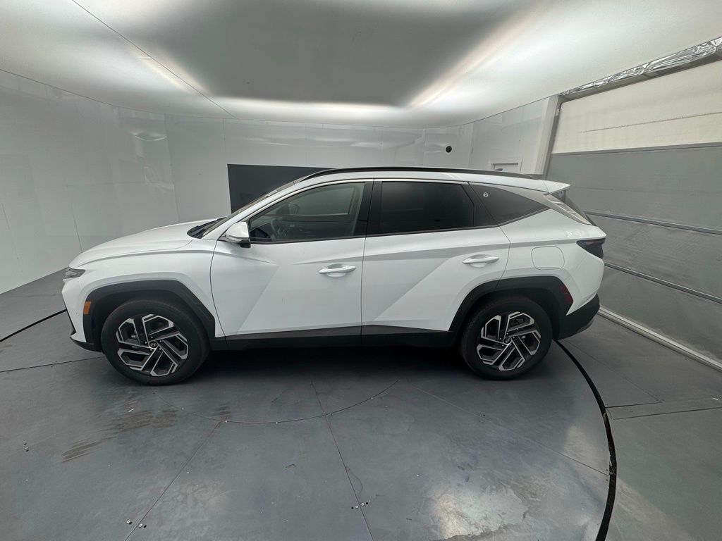 2025 Hyundai Tucson Hybrid Limited photo 2