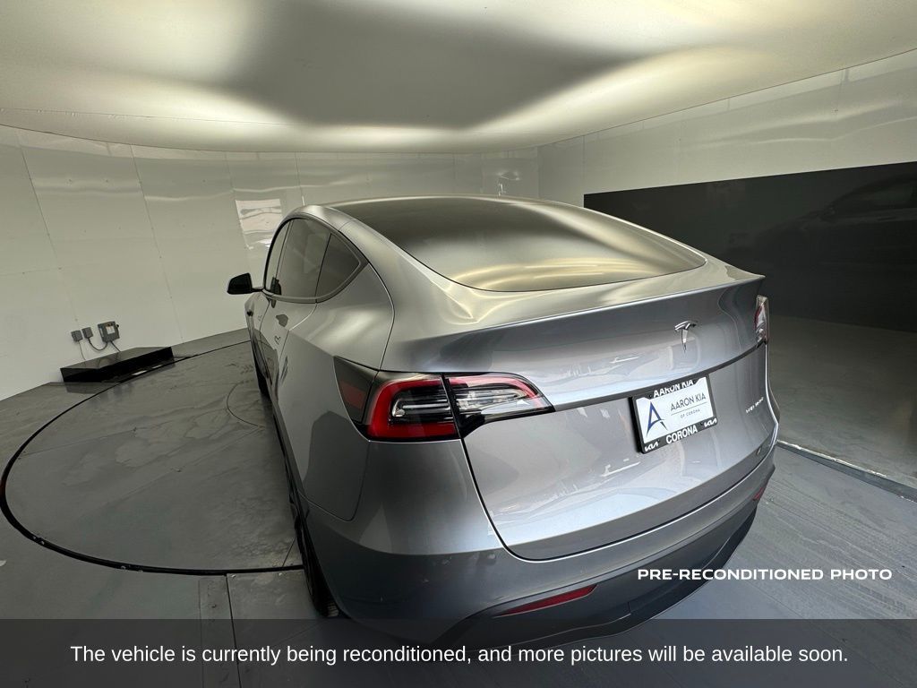 2024 Tesla Model Y Long Range photo 3