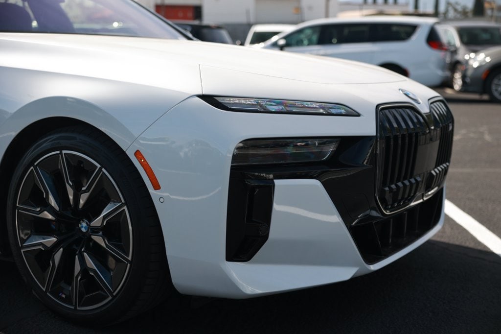 2025 BMW i7 M70 - Photo 7