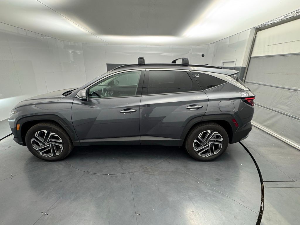 2025 Hyundai Tucson Hybrid Limited photo 2