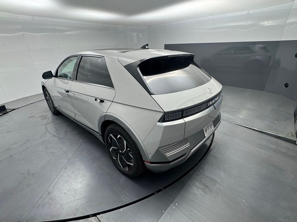 2024 Hyundai IONIQ 5 Limited photo 3