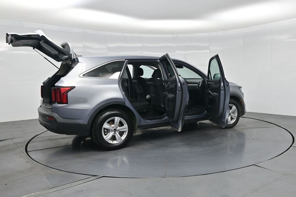 Used 2023 Kia Sorento LX SUV