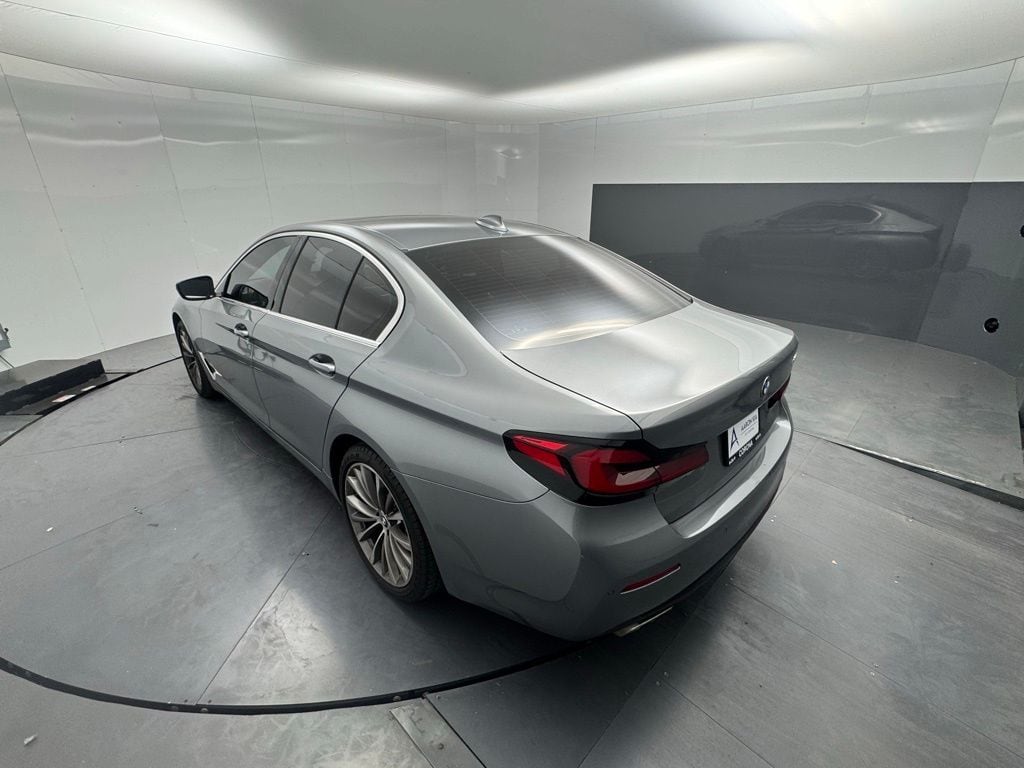 2023 BMW 540i photo 3