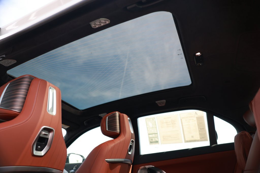 2025 BMW i7 M70 - Photo 38