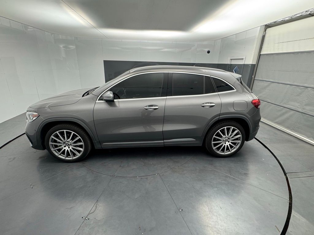 2022 Mercedes-Benz GLA 250 4MATIC photo 2