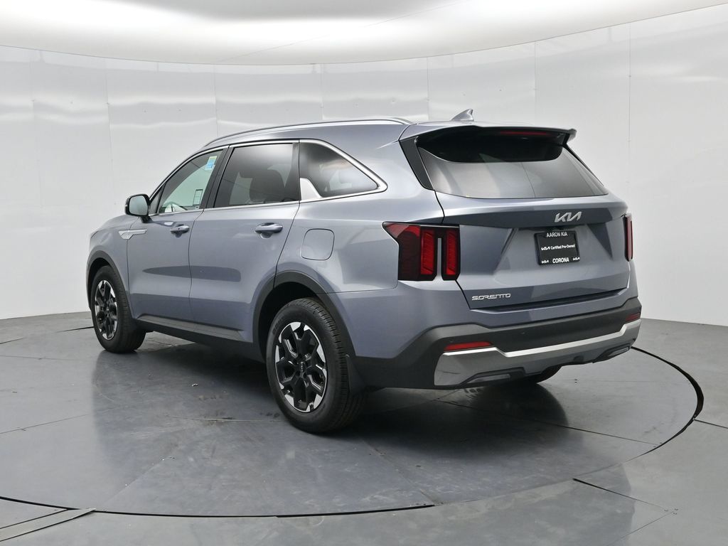 2025 Kia Sorento S photo 4