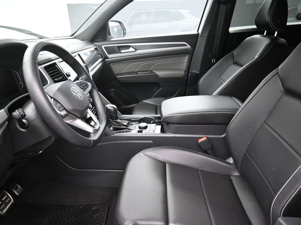 2023 Volkswagen Atlas Cross Sport 3.6L V6 SEL R-Line Black photo 3