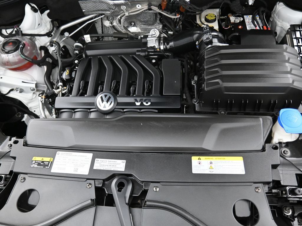 2023 Volkswagen Atlas Cross Sport 3.6L V6 SEL R-Line Black photo 6