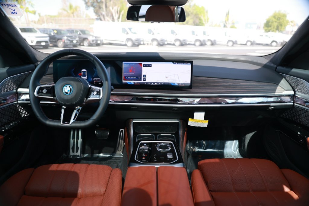 2025 BMW i7 M70 - Photo 24