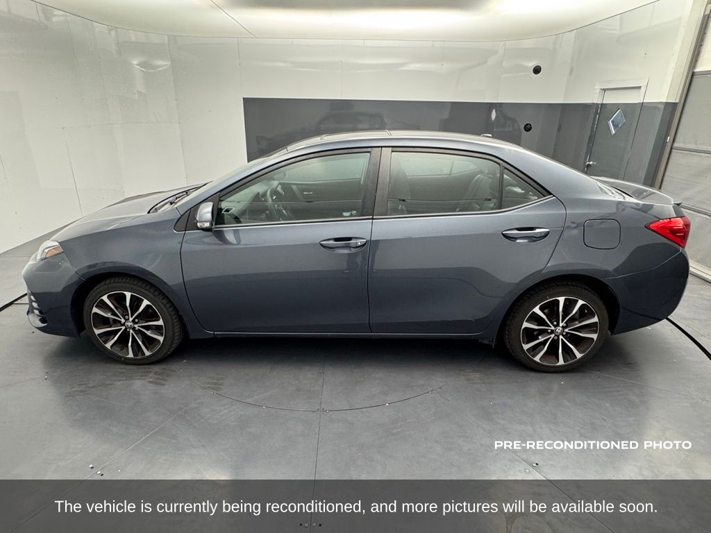 2017 Toyota Corolla L photo 2