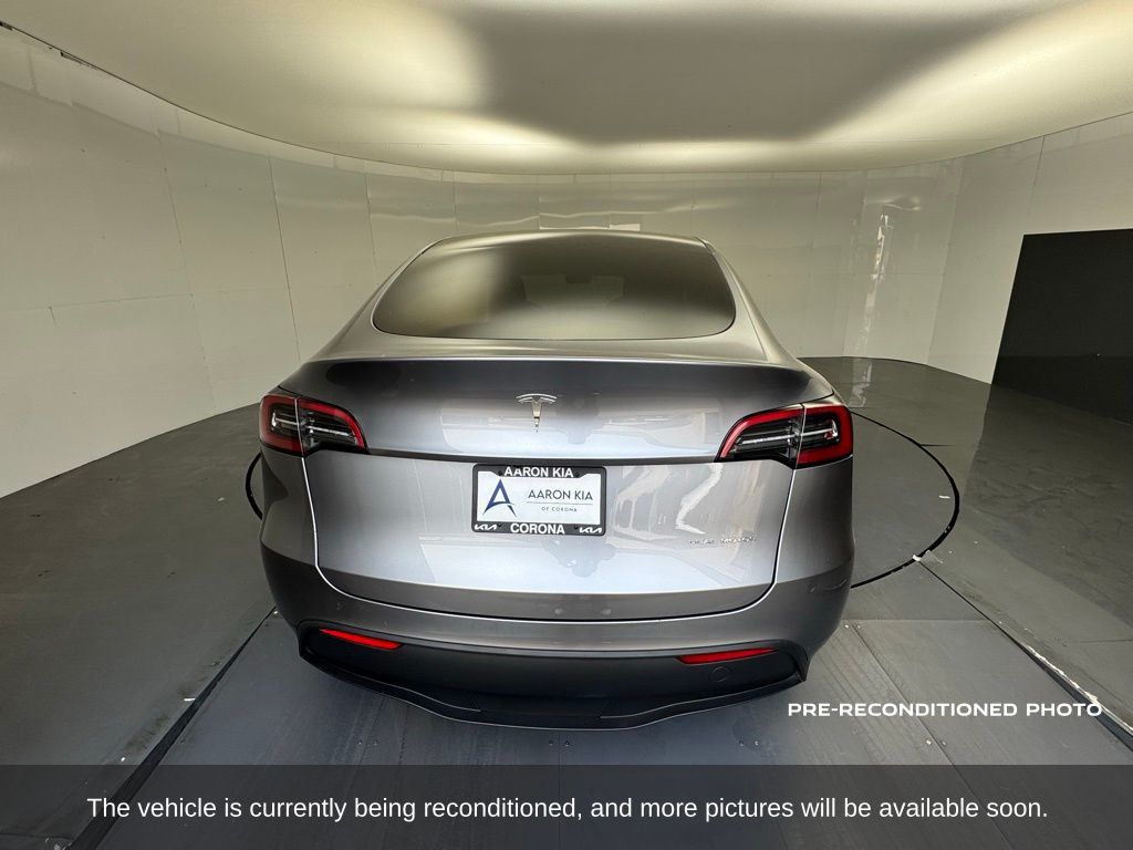 2024 Tesla Model Y Long Range photo 4