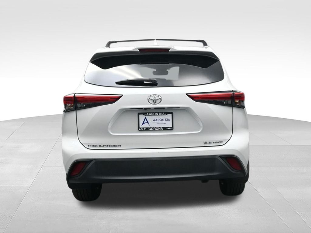 2023 Toyota Highlander XLE AWD's photo