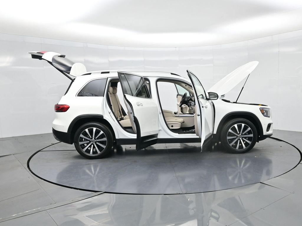 2022 Mercedes-Benz GLB 250 photo 2