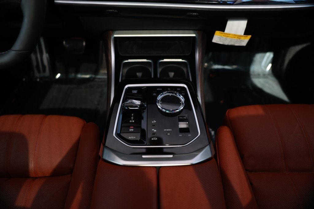 2025 BMW i7 M70 - Photo 28