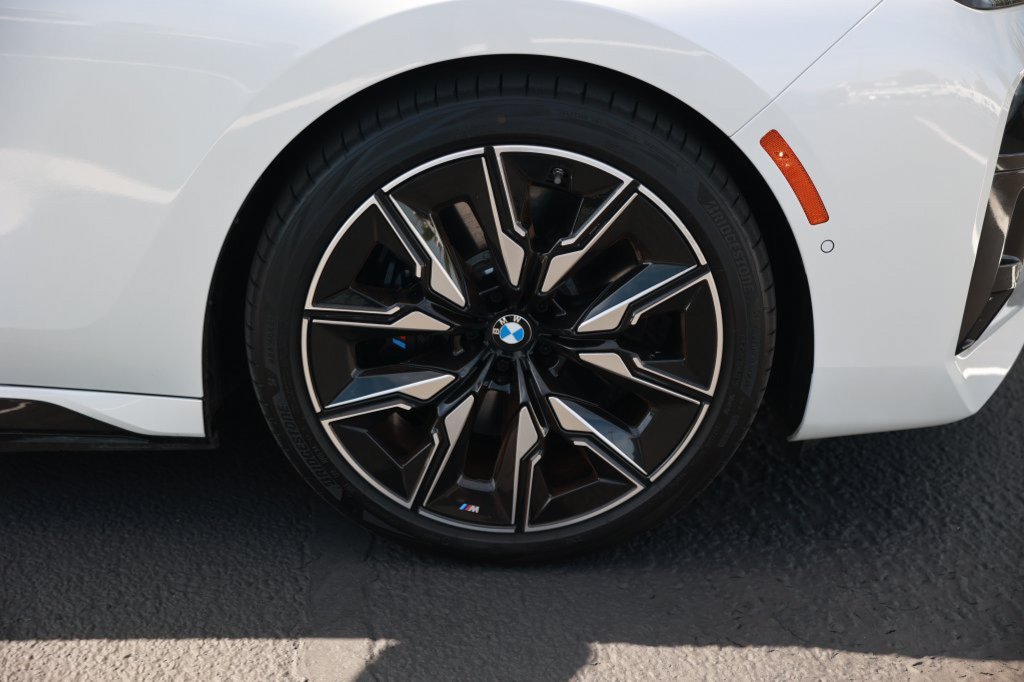 2025 BMW i7 M70 - Photo 8