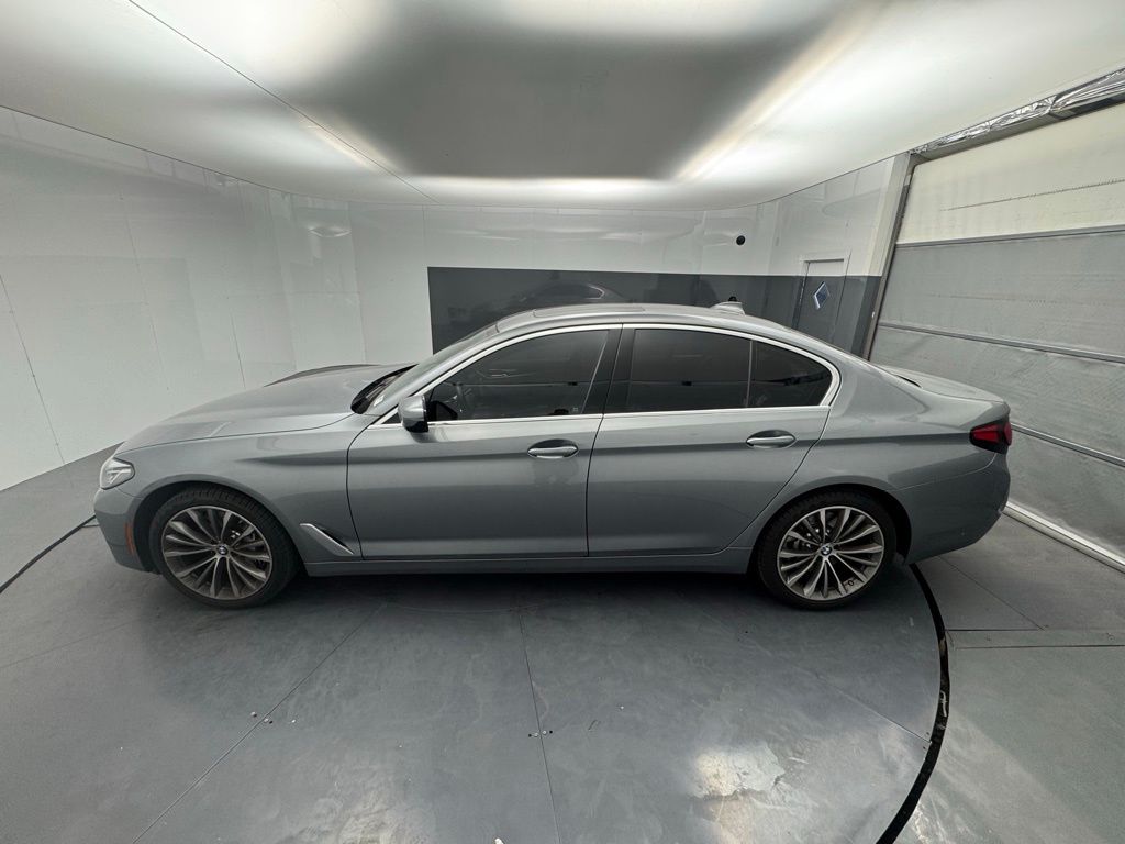 2023 BMW 540i photo 2