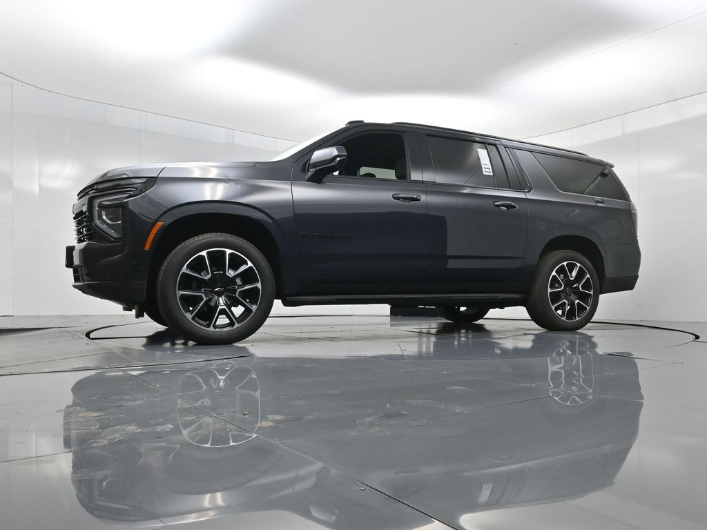 2025 Chevrolet Suburban RST photo 5