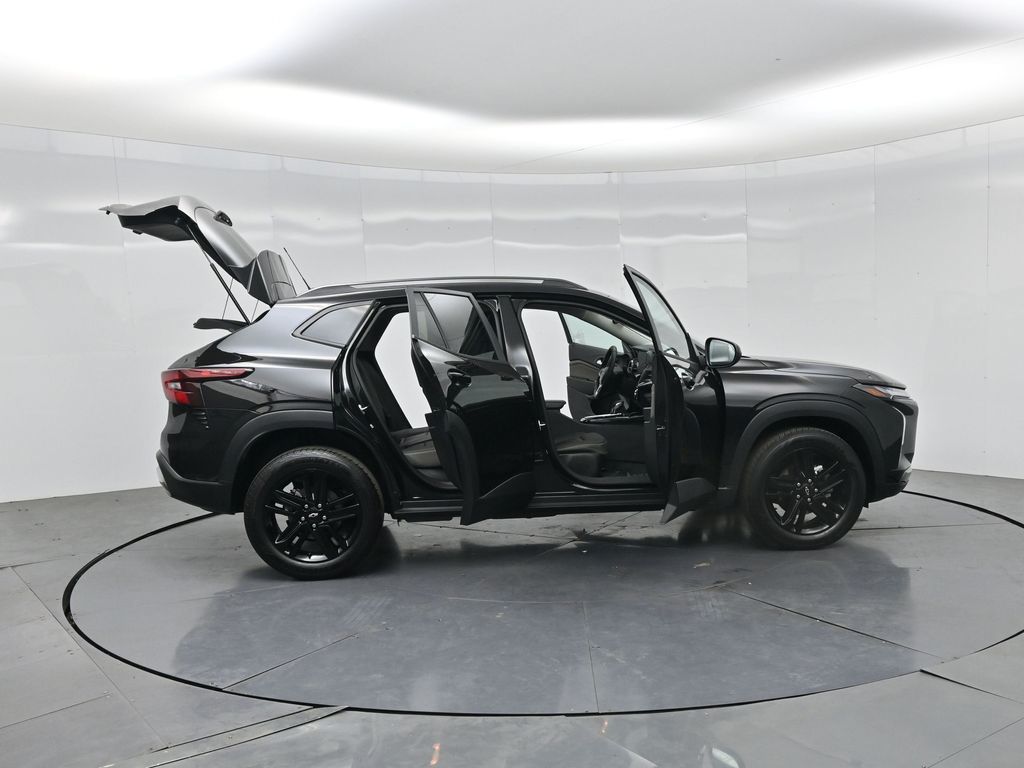 2026 Chevrolet Trax ACTIV photo 2