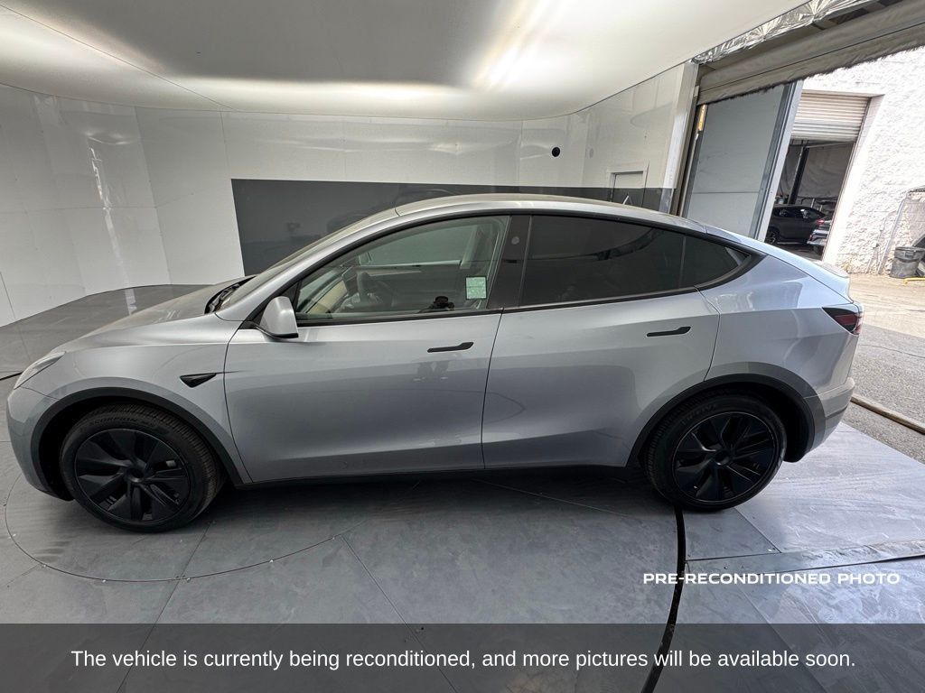2024 Tesla Model Y Long Range photo 2