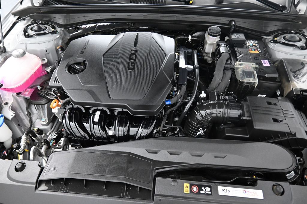 2025 Kia K5 GT-Line photo 6