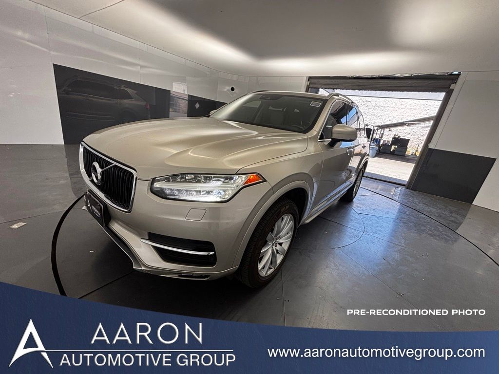 2016 Volvo XC90 T6 AWD Momentum's photo
