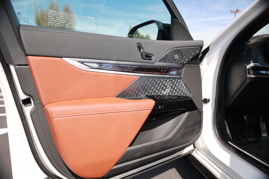 2025 BMW i7 M70 - Photo 16