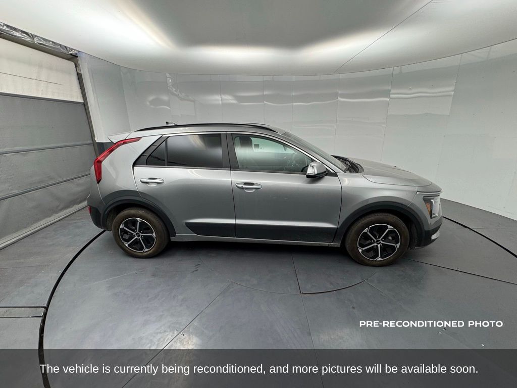 2024 Kia Niro EX photo 6