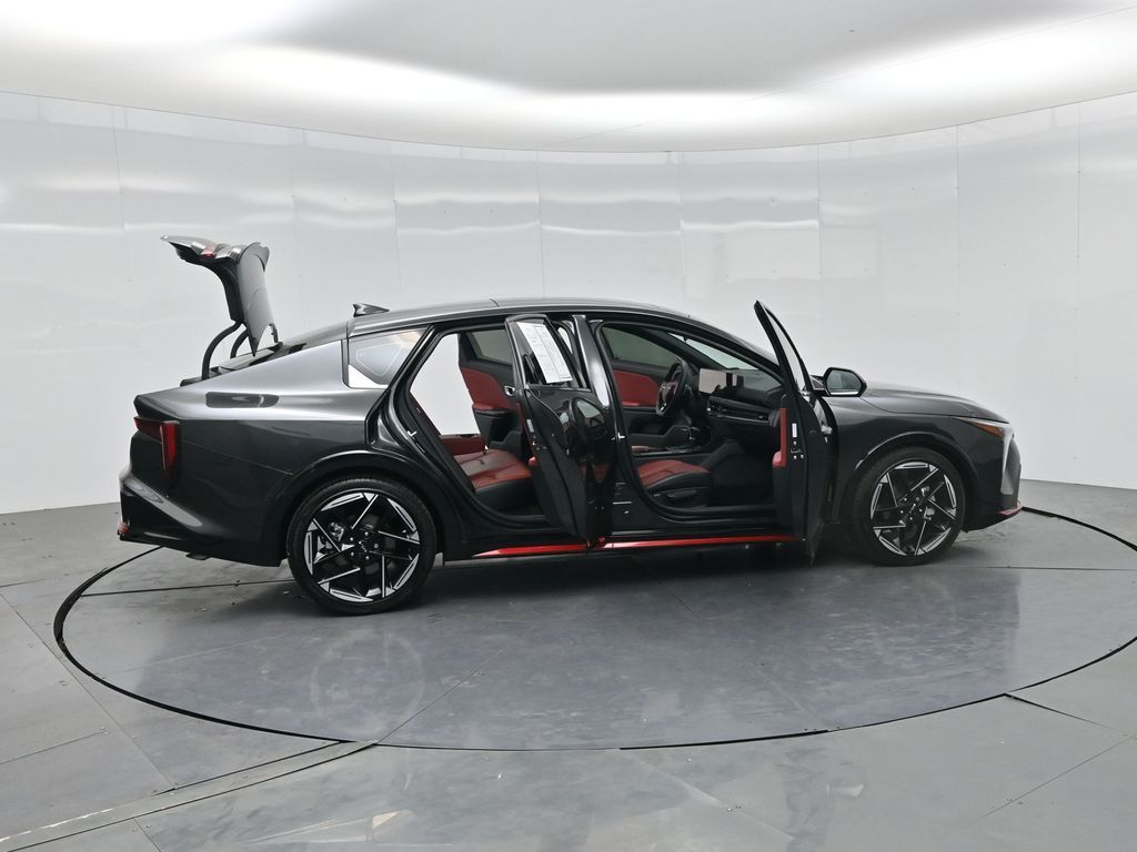 2025 Kia K4 GT-Line photo 2