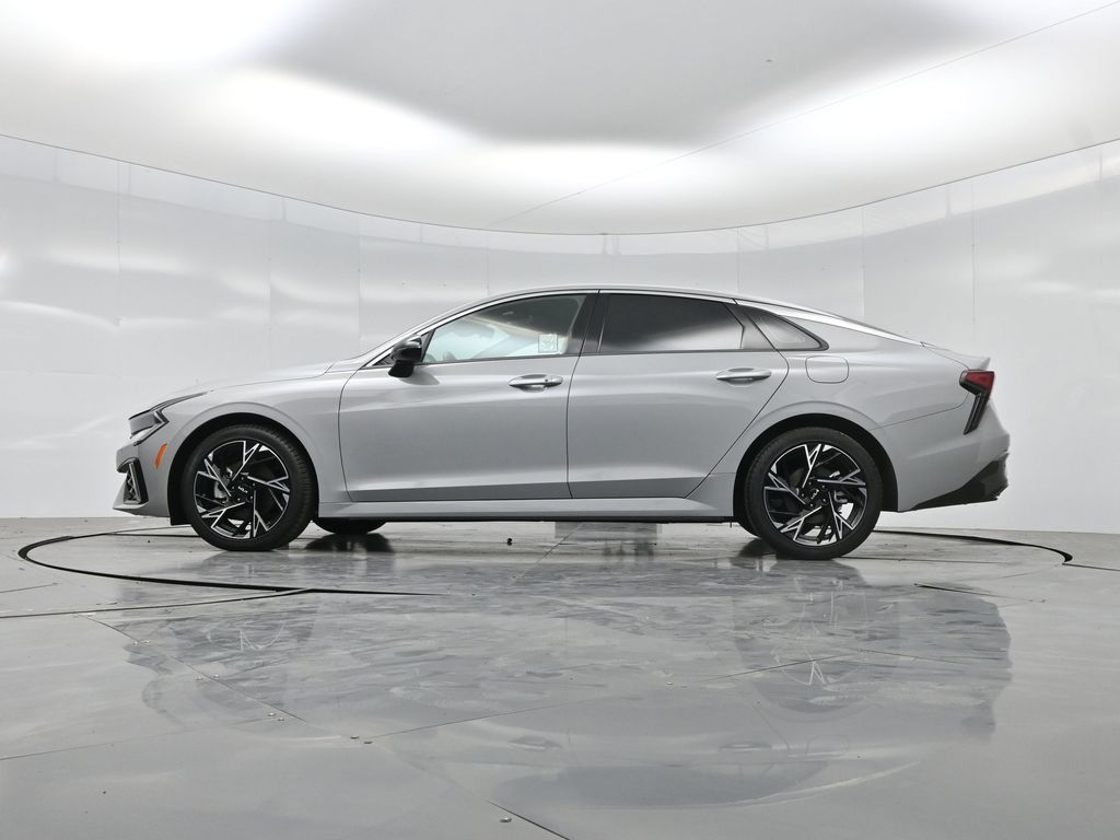 2025 Kia K5 GT-Line photo 5