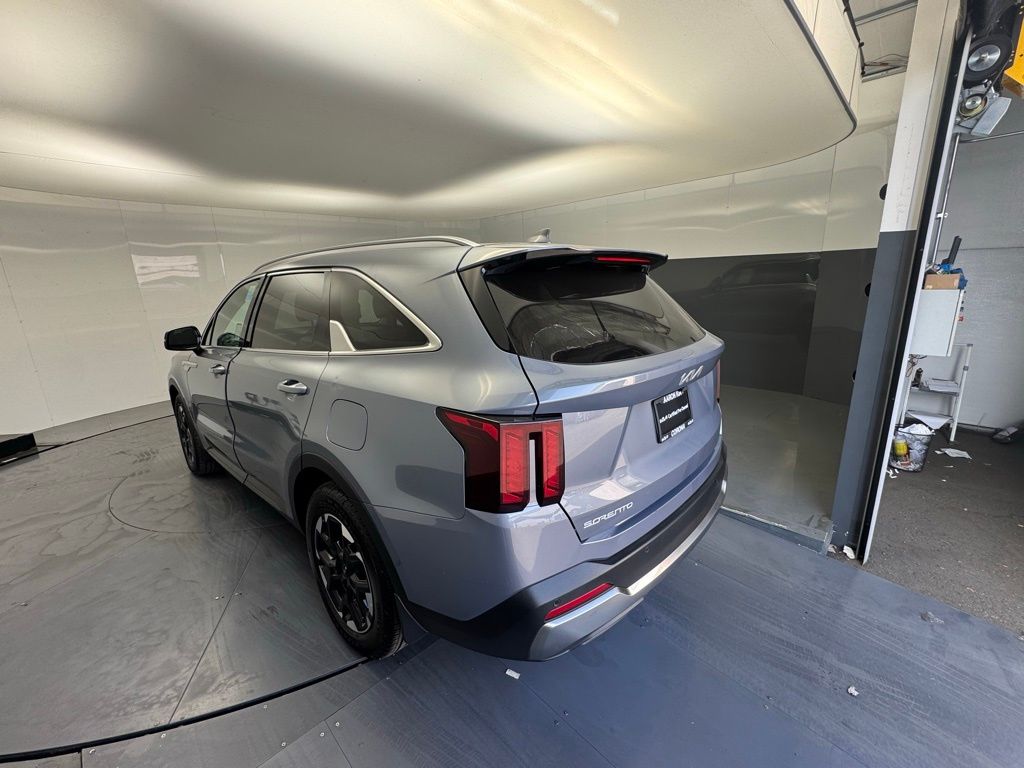 2025 Kia Sorento S photo 3