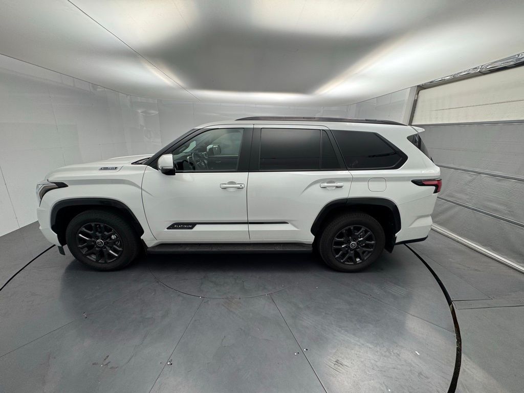2024 Toyota Sequoia Platinum photo 2