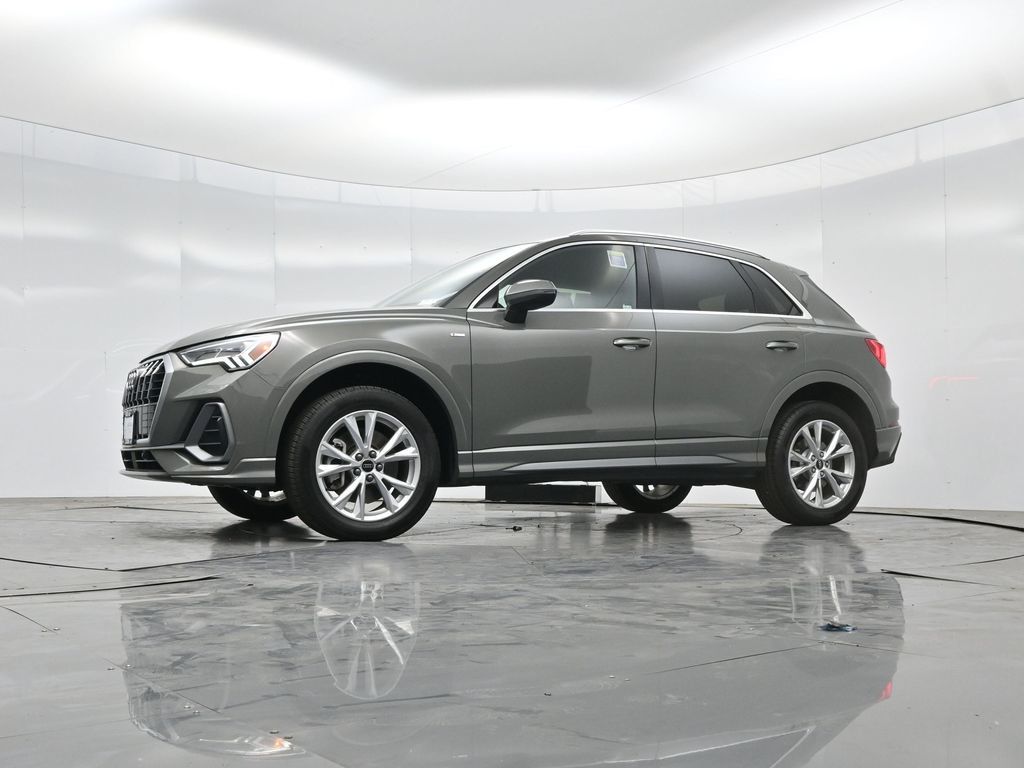2025 Audi Q3 45 S line Premium photo 5