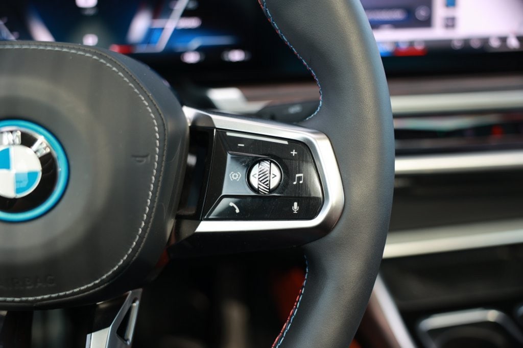 2025 BMW i7 M70 - Photo 22