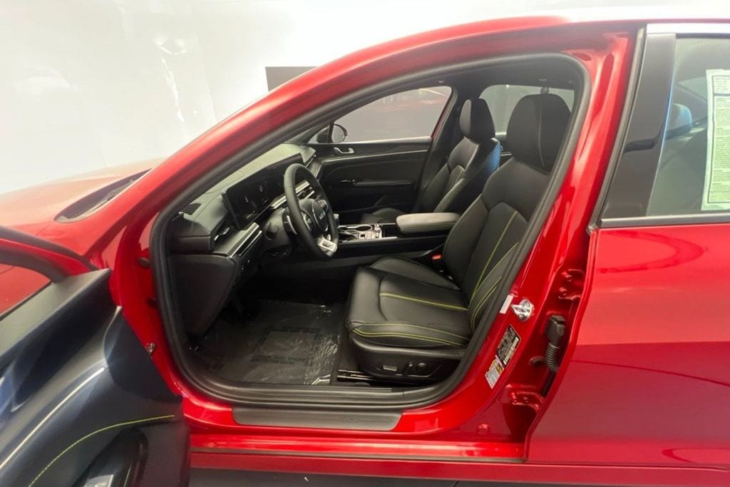 2026 Kia K5 GT - Photo 13