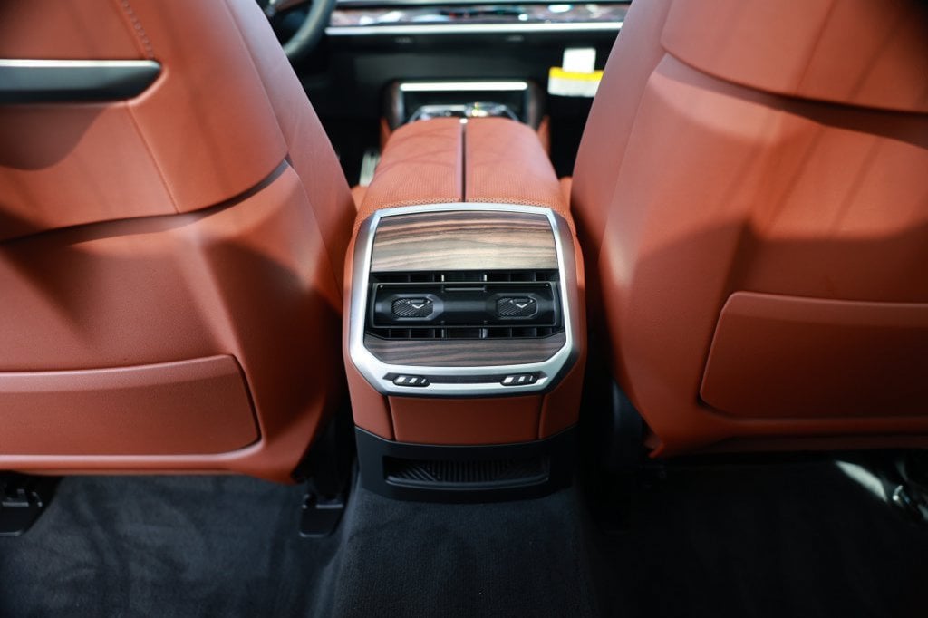 2025 BMW i7 M70 - Photo 32