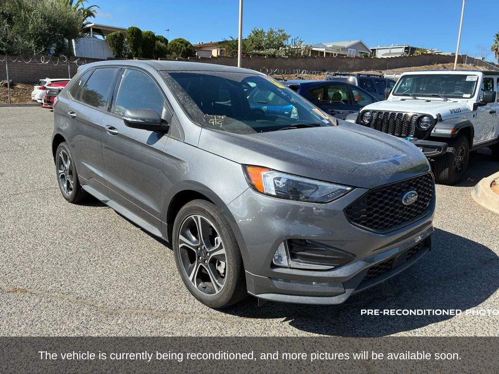 2022 Ford Edge ST photo 3