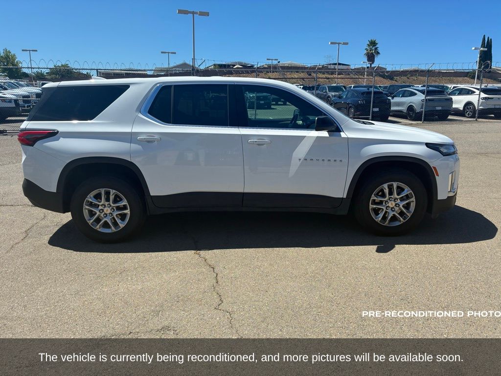 2023 Chevrolet Traverse LS photo 3