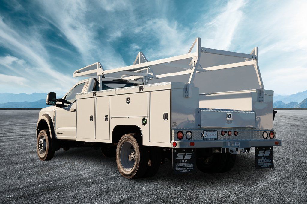 2024 Ford F-550 photo 2