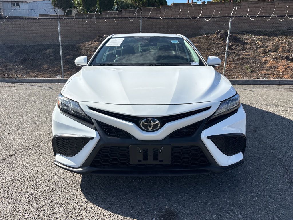 2022 Toyota Camry SE photo 2