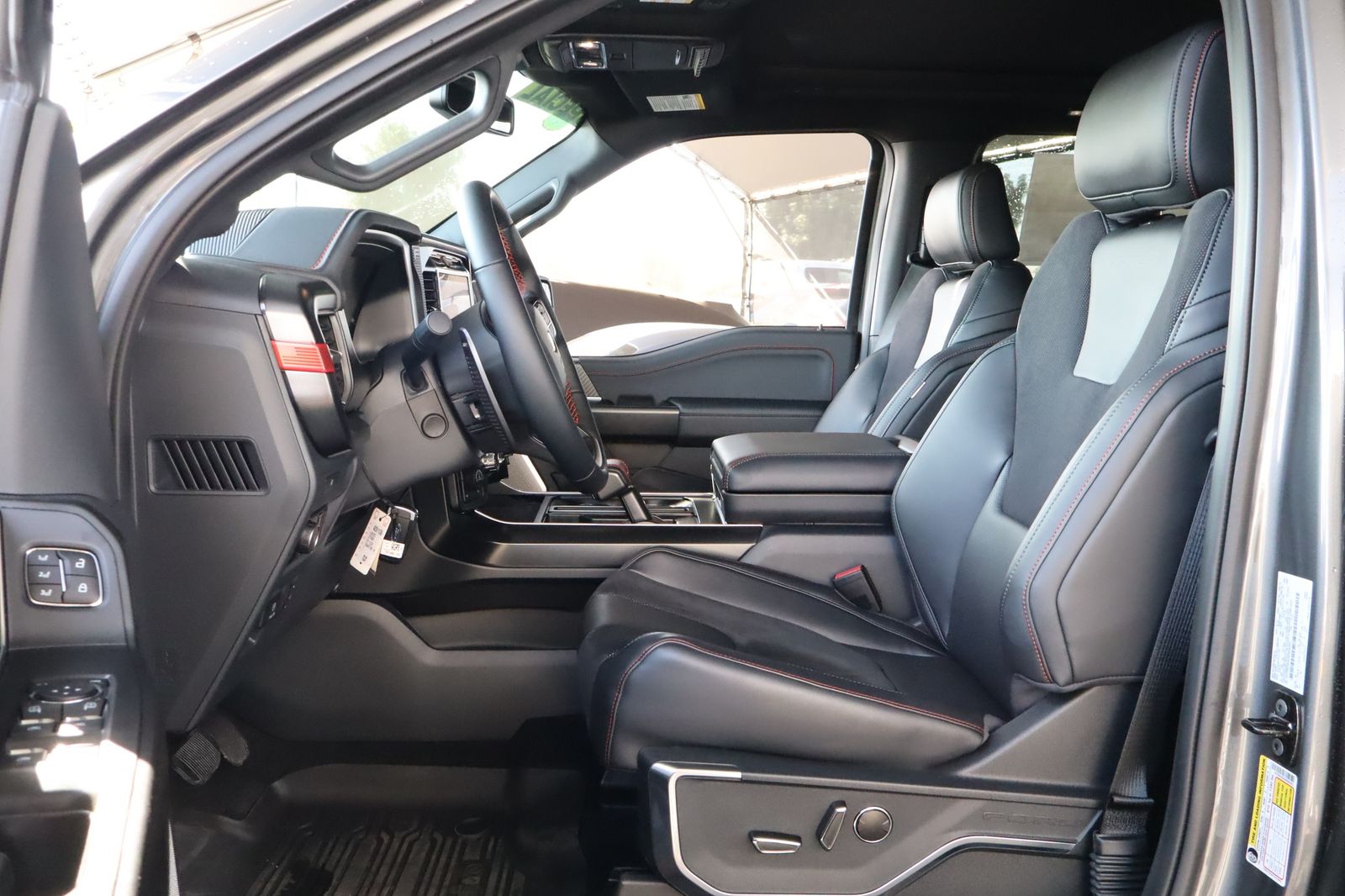 2025 Ford F-150 Raptor - Photo 22