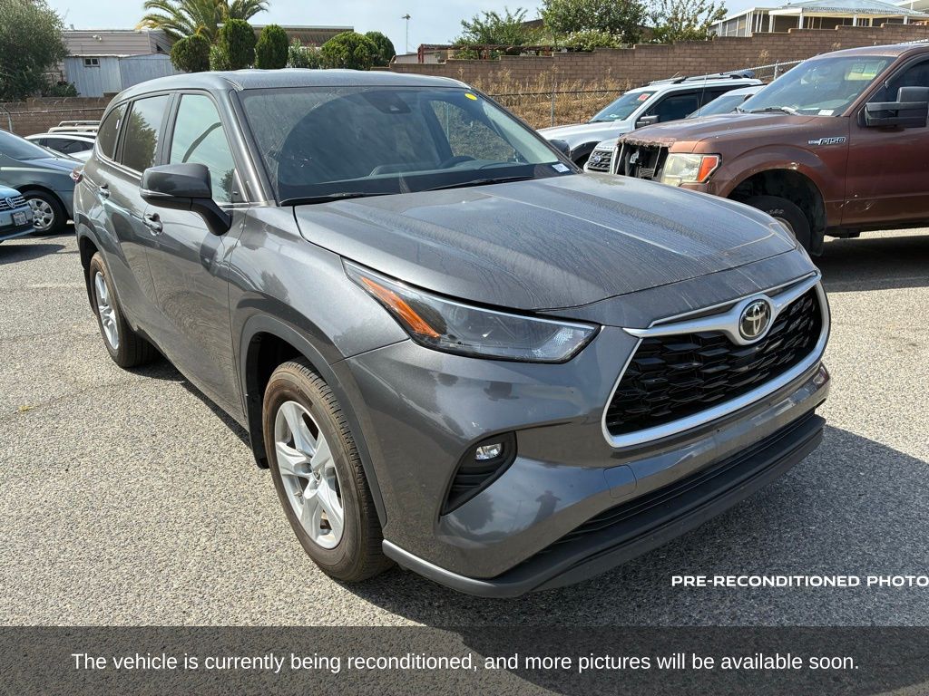 2024 Toyota Highlander LE photo 3