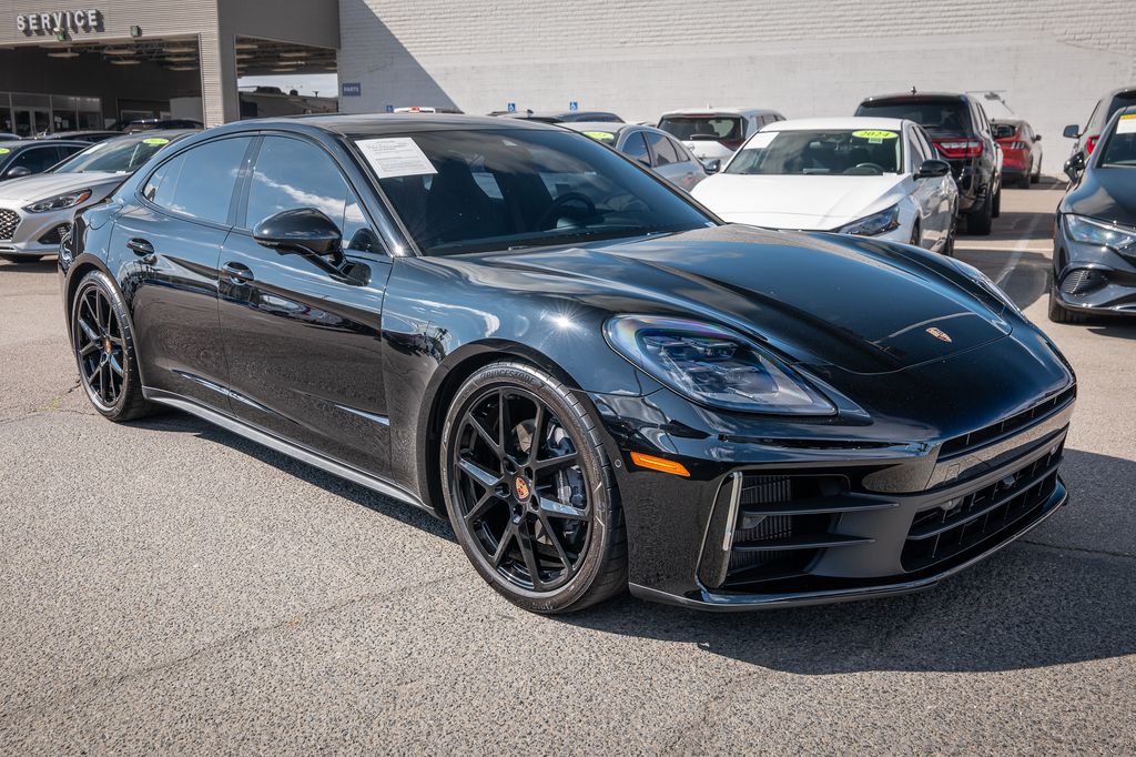 2025 Porsche Panamera 4 photo 3