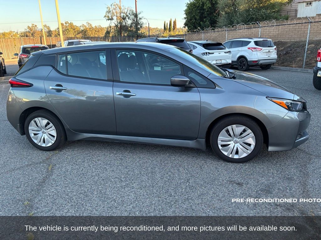 2023 Nissan Leaf S photo 4