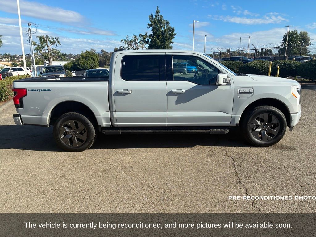 2023 Ford F-150 Lightning Lariat photo 4