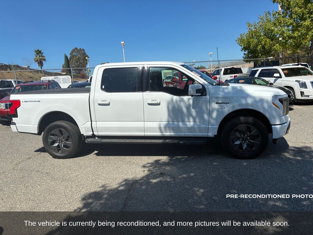 2023 Ford F-150 Lightning Lariat photo 4
