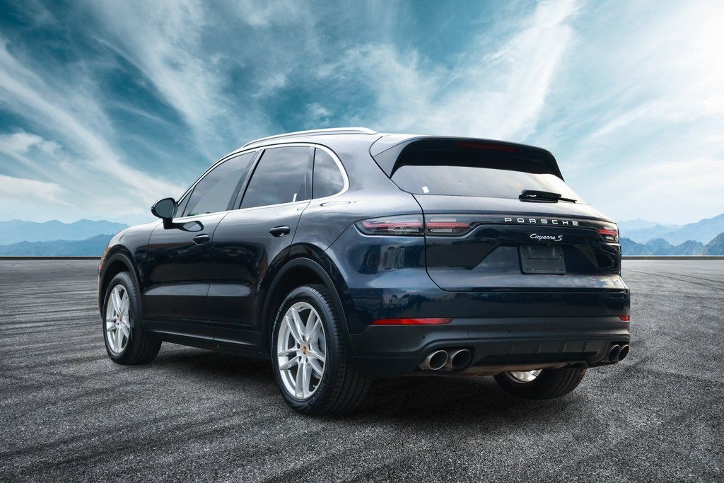 2019 Porsche Cayenne S photo 2