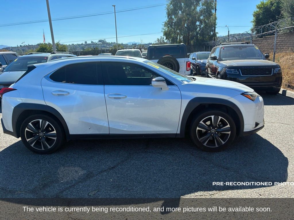 2022 Lexus UX 200 photo 4