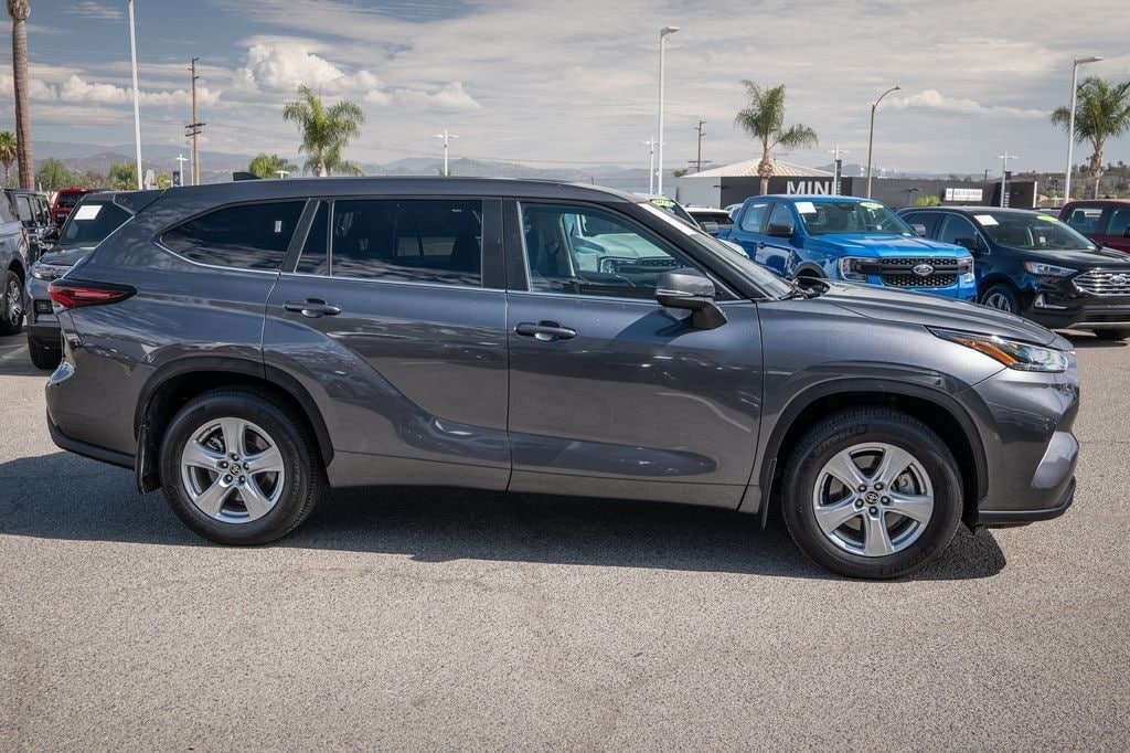 Used 2024 Toyota Highlander LE SUV