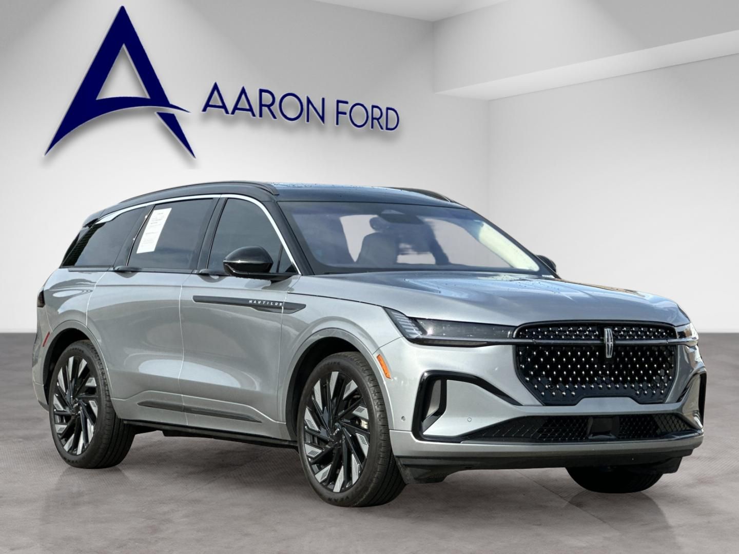 2024 Lincoln Nautilus Black Label photo 3